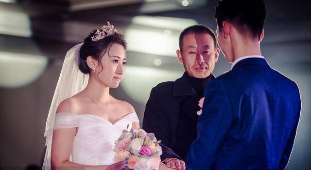 妻子因为丈夫出轨闹离婚,网友:离婚不离心(身),还会再复婚_黄迪