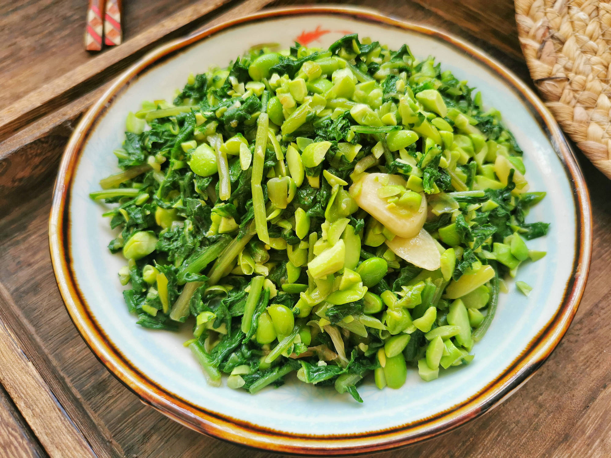 别再吃红薯藤了,试试萝卜缨,搭配毛豆炒一炒,清脆爽口不苦涩_手机搜狐