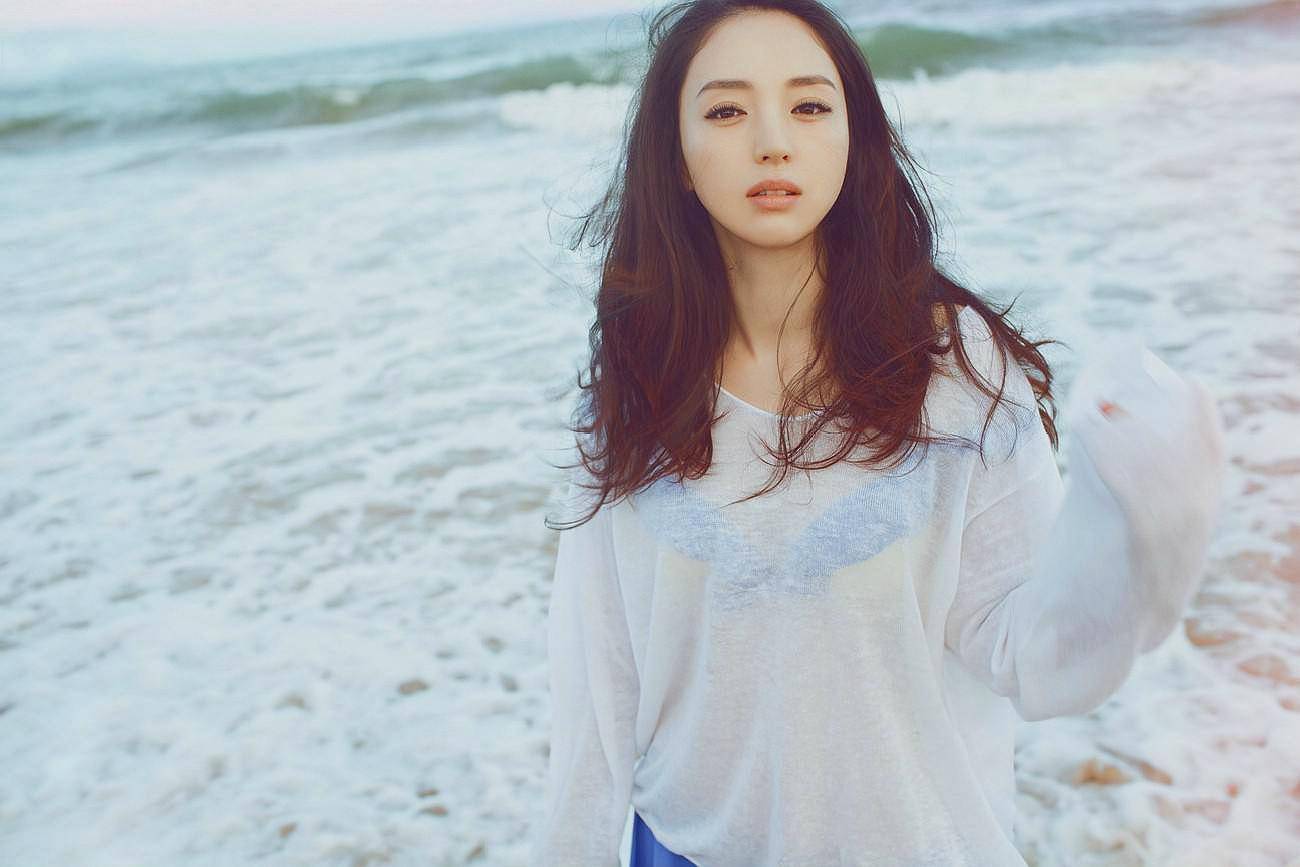 三四十岁的女人,少穿"妈妈装",照着董璇学,气质又显年轻