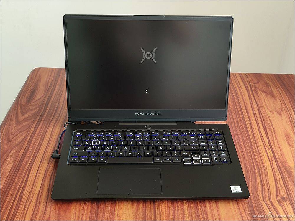 底盖一抬散热无忧荣耀猎人游戏本v700评测