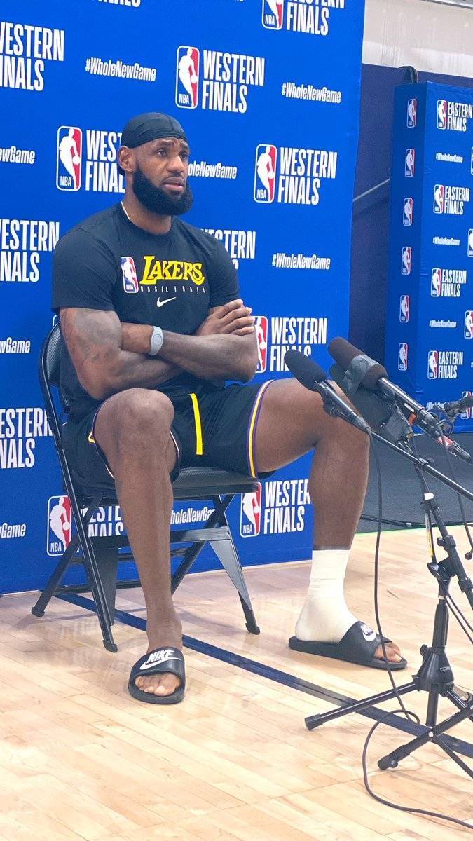 皇2次施压背后,看出第一人领袖情商,他不为抢回mvp而是为全队_詹姆斯