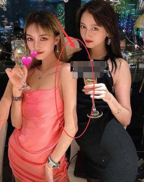 有种"心机"叫关晓彤闺蜜,晒照只p自己,关晓彤的颜值真实了