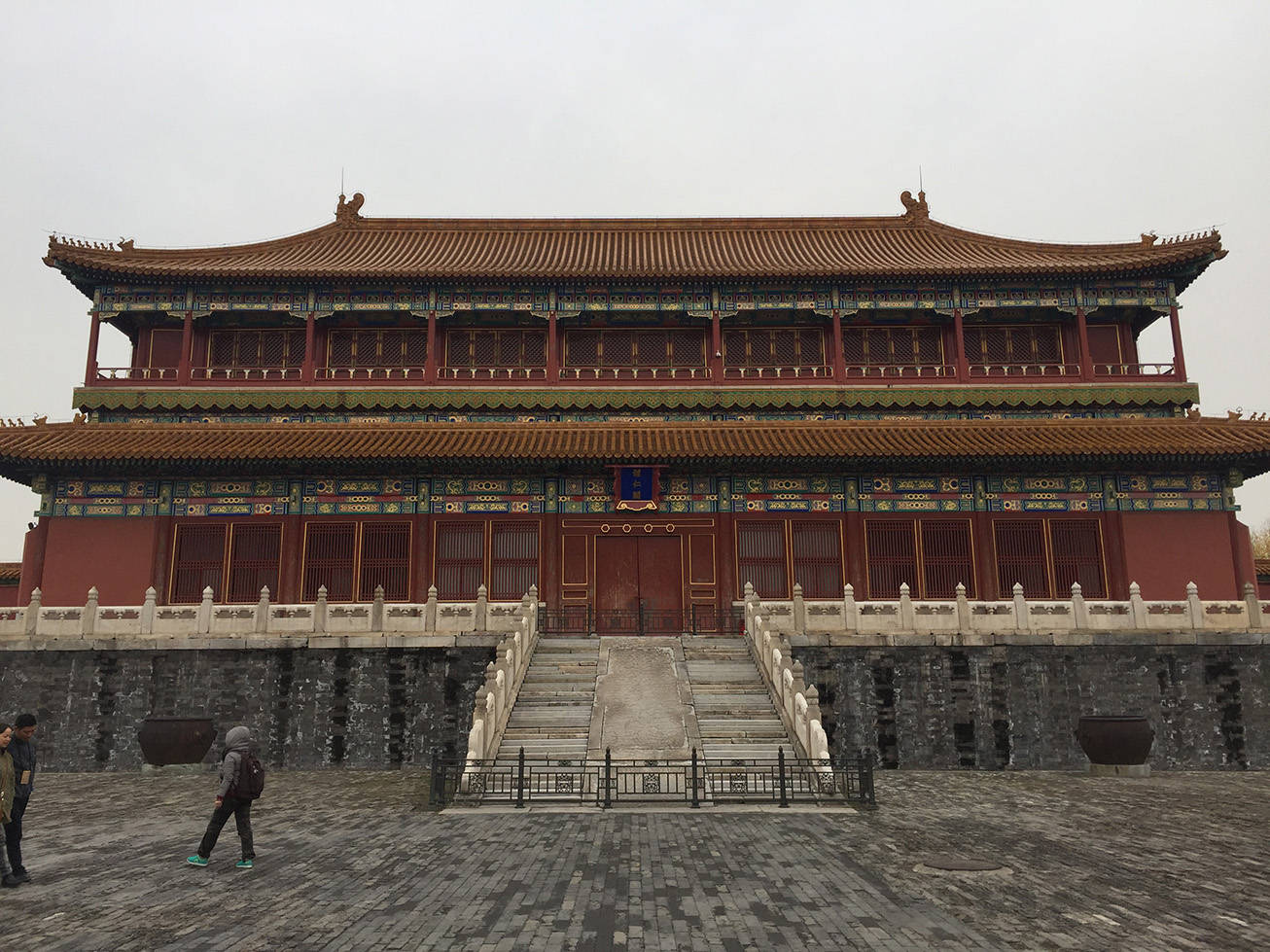 两阁外貌相仿,清代时期的内务府银库就设在弘义阁