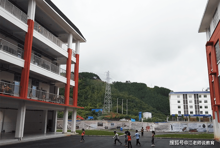 隆林鹤城新区易地扶贫安置点位于广西壮族自治区各族自治县新州镇民强