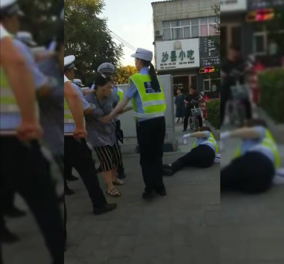 原创禹州女子骑车逆行过马路被拦歇斯底里地咆哮辱骂并殴打女交警