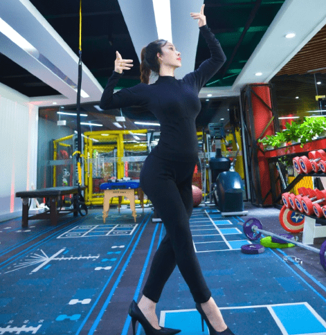 肌肉美女袁合荣,怀孕9个月拍写真,这肚子确定怀孕了?_健身