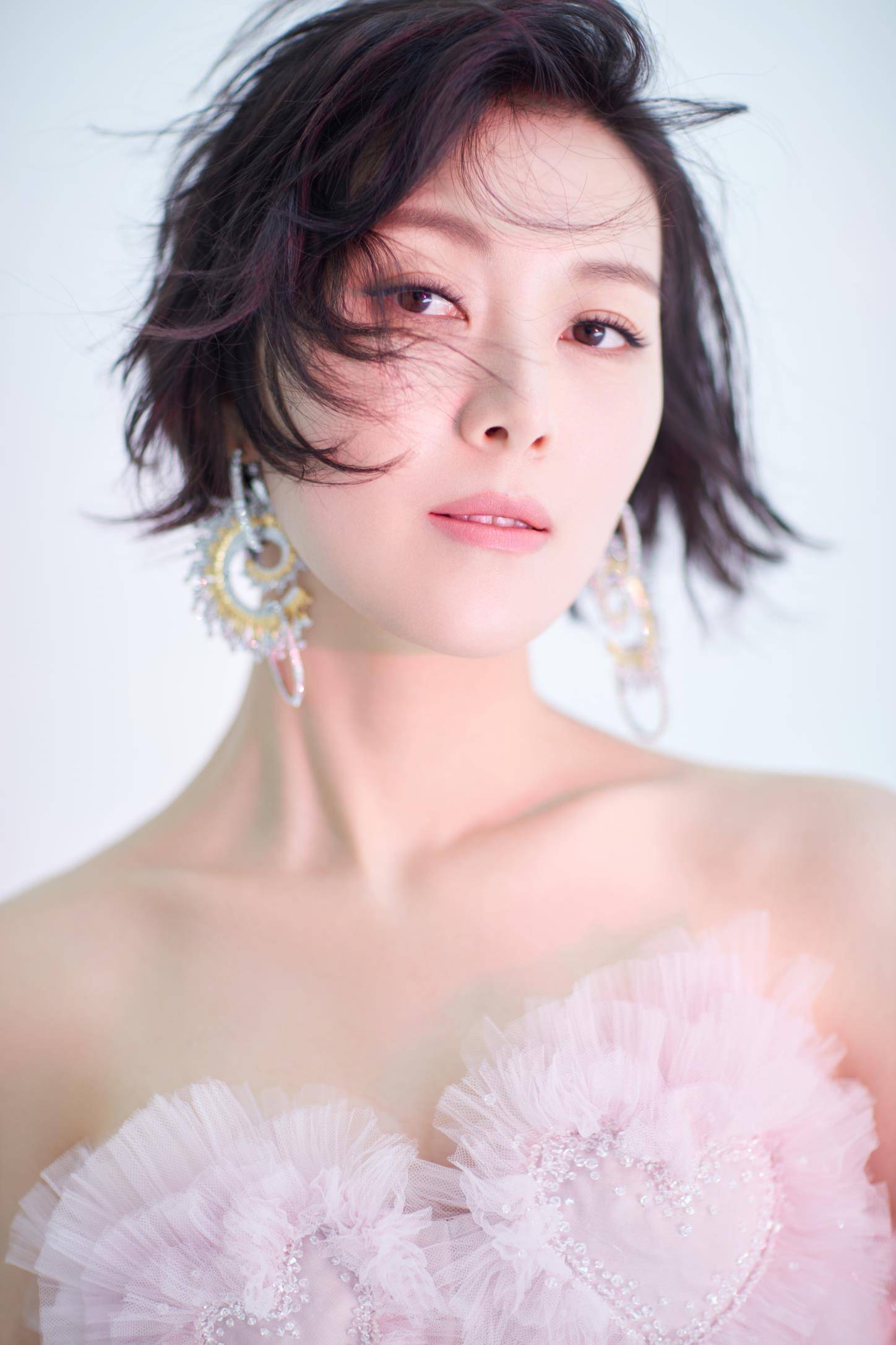 常思思发布新作《丁香赞歌》,歌颂哈尔滨城市之花