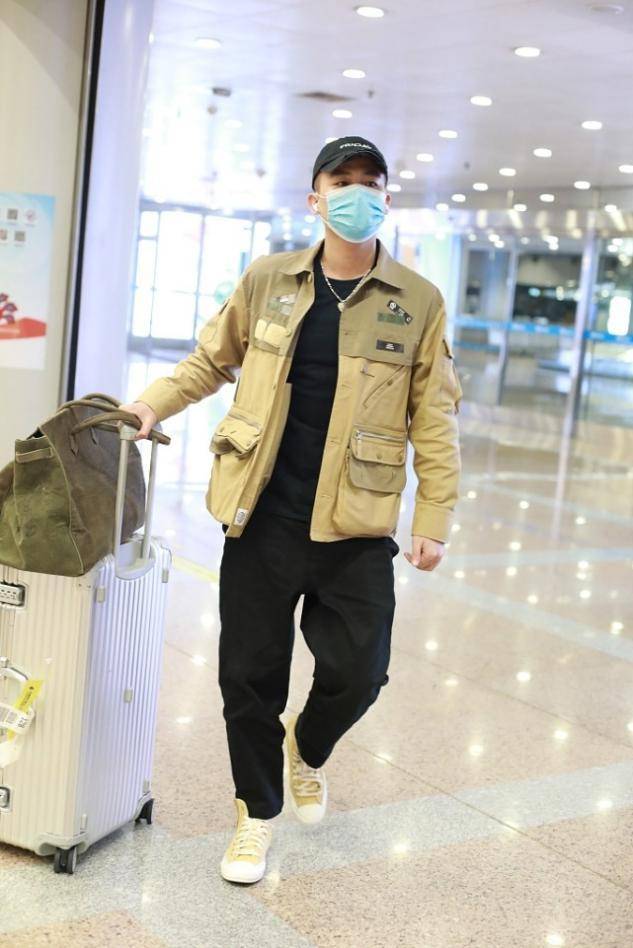 原创欧豪很敢穿这4组工装风造型个性时髦这样穿秒变潮流icon