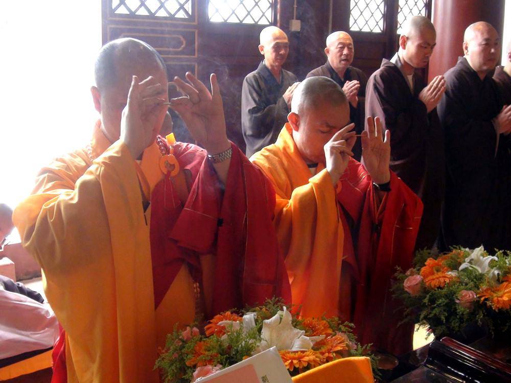 他是清朝一代高僧因私自为顺治皇帝剃度出家险些被师父火化