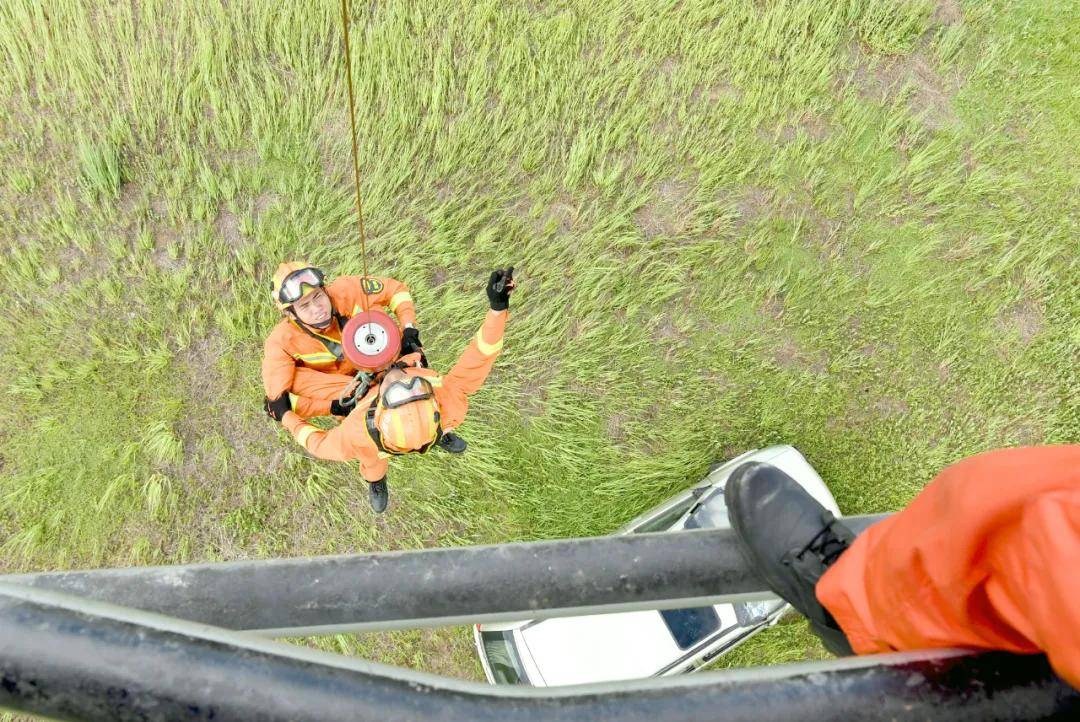 原创警鹰出动直击空中救援联合训练