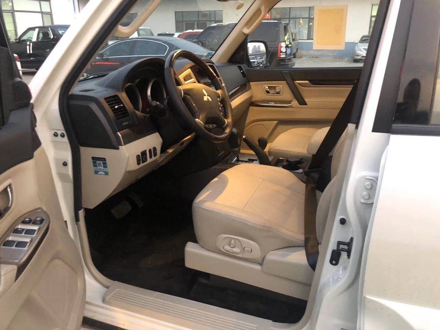 进口19款三菱帕杰罗v97现车时尚suv狂降