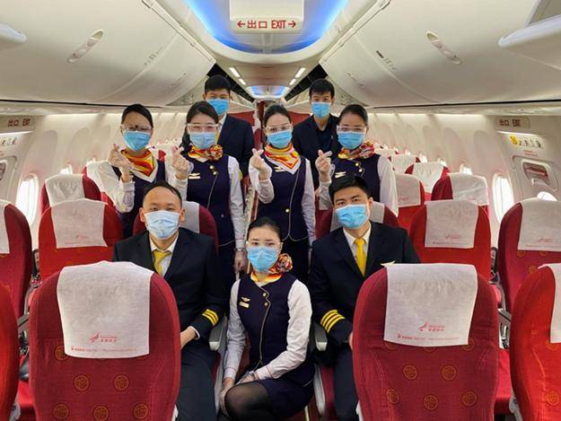 金鹏航空乘务队以真情服务践行海航店小二服务精神助力海航乘风再破浪