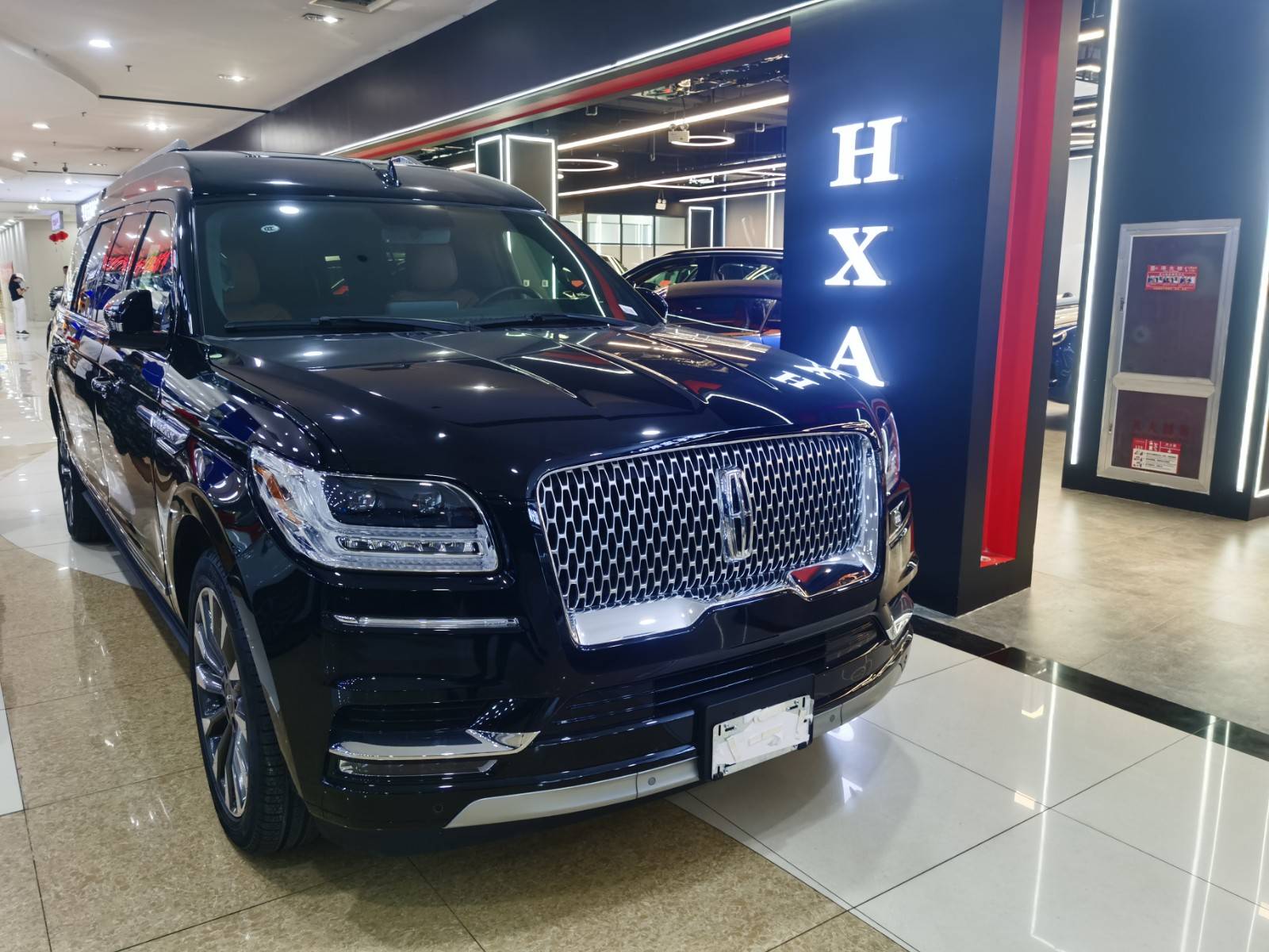 全新林肯领袖一号加长版 移动私人会所