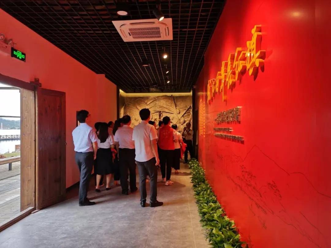 上饶市弋阳县审计局一行到上犹接受革命传统教育