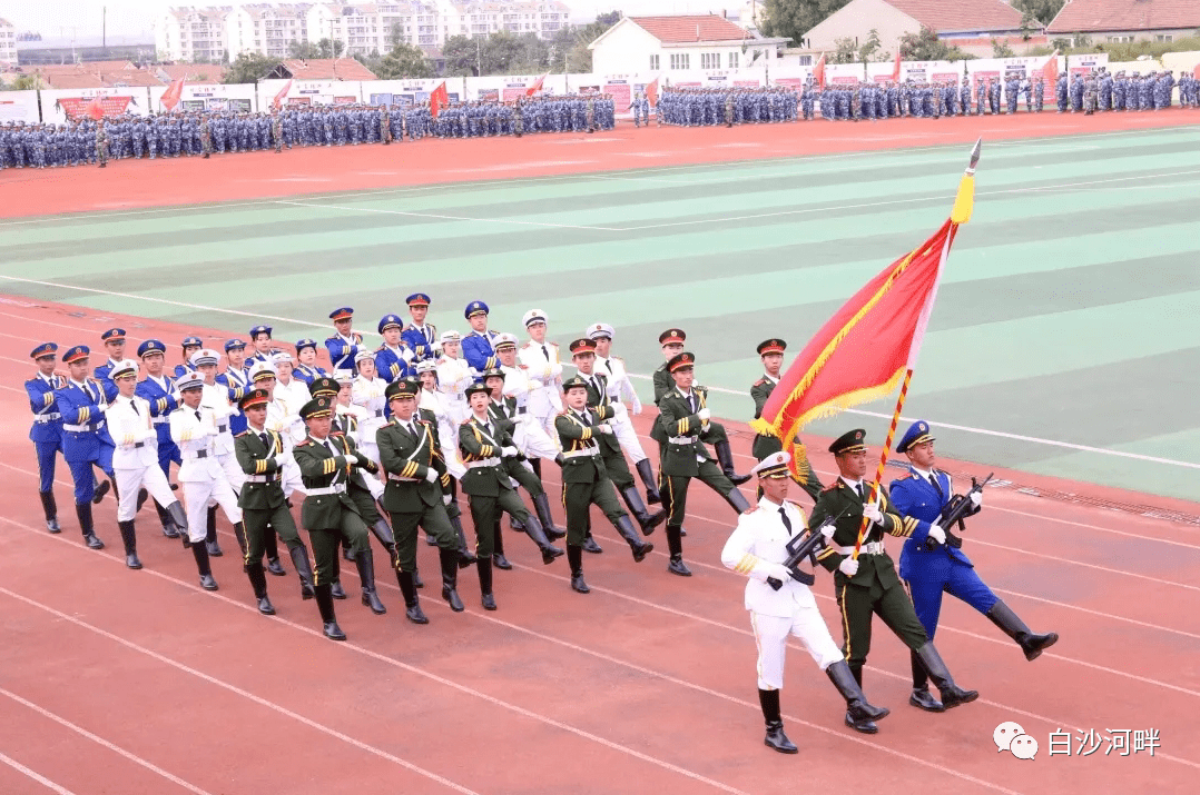 迷彩青春开启崭新学年青岛求实学院隆重举行2020级新生军训会操暨开学
