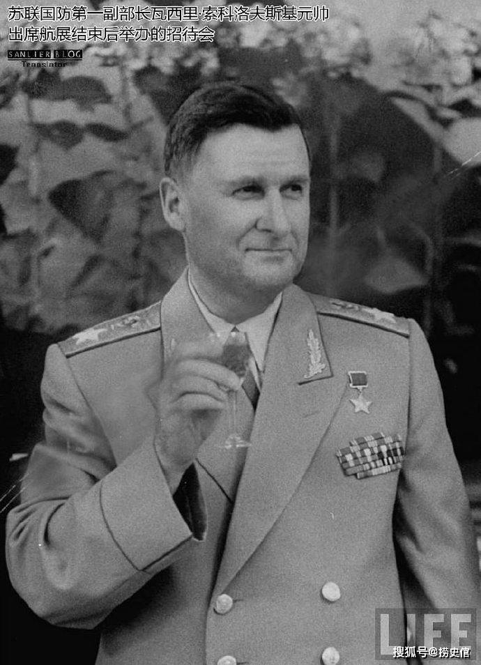 1956年苏联,图一是空军司令刘亚楼参加莫斯科航展