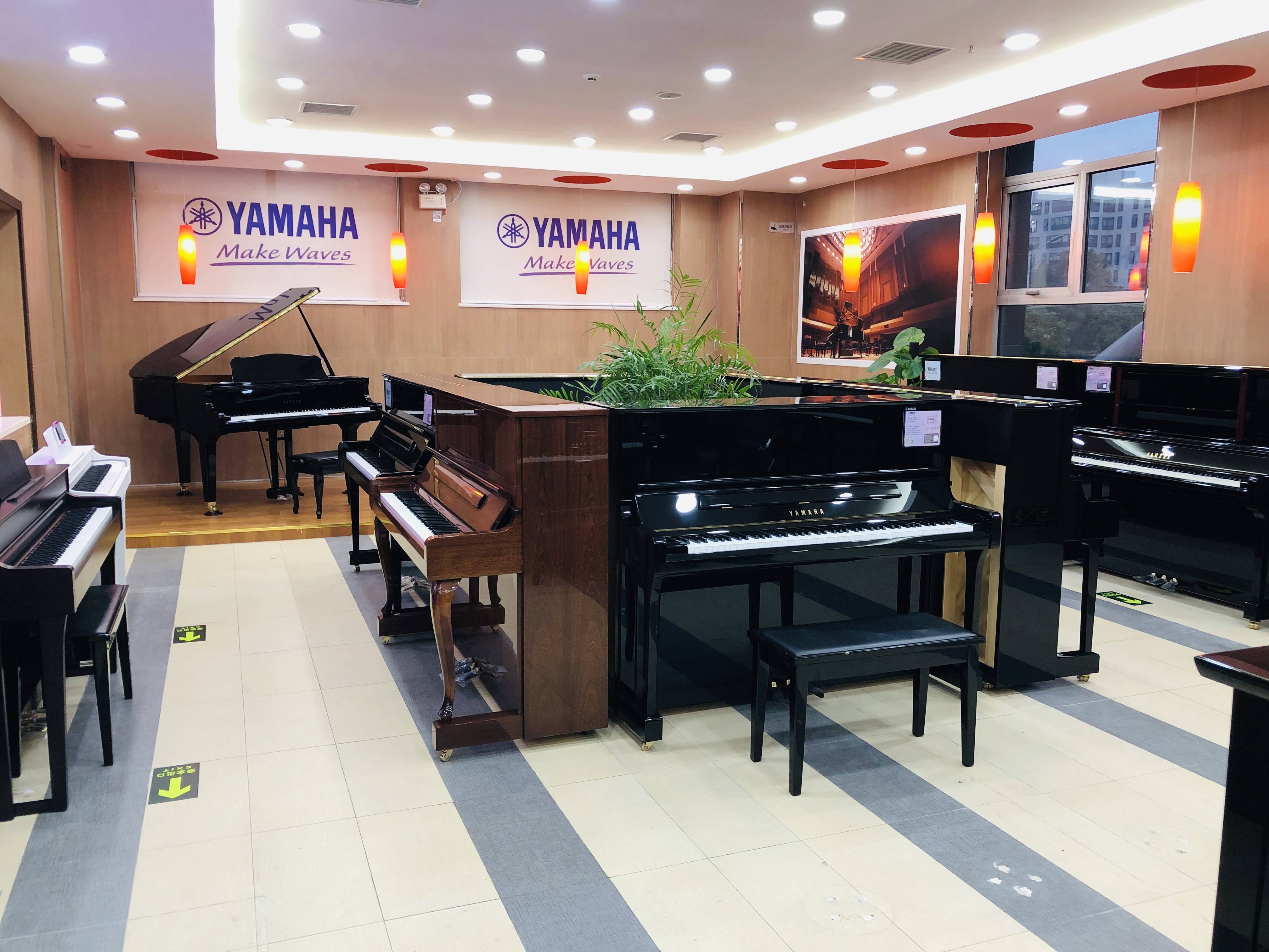 华厅集瑞骏业日新恭贺时代钢琴城雅马哈钢琴专卖店开张大吉