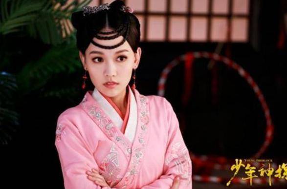 女主角李婉青,是由戚薇主演的.