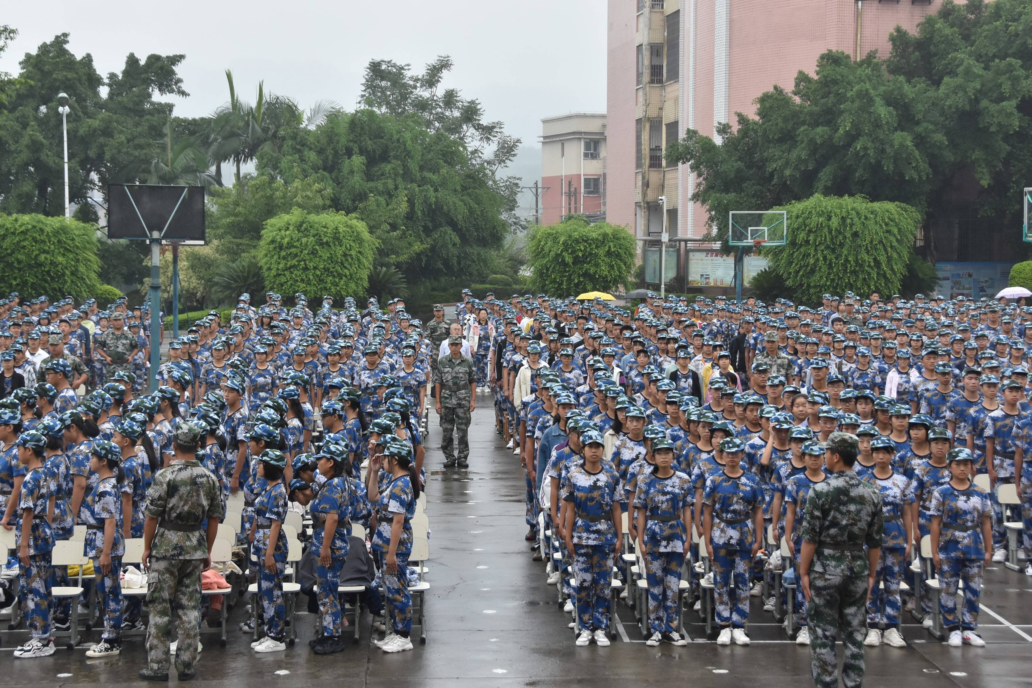 泸县九中举办高2020年新生军训结业典礼