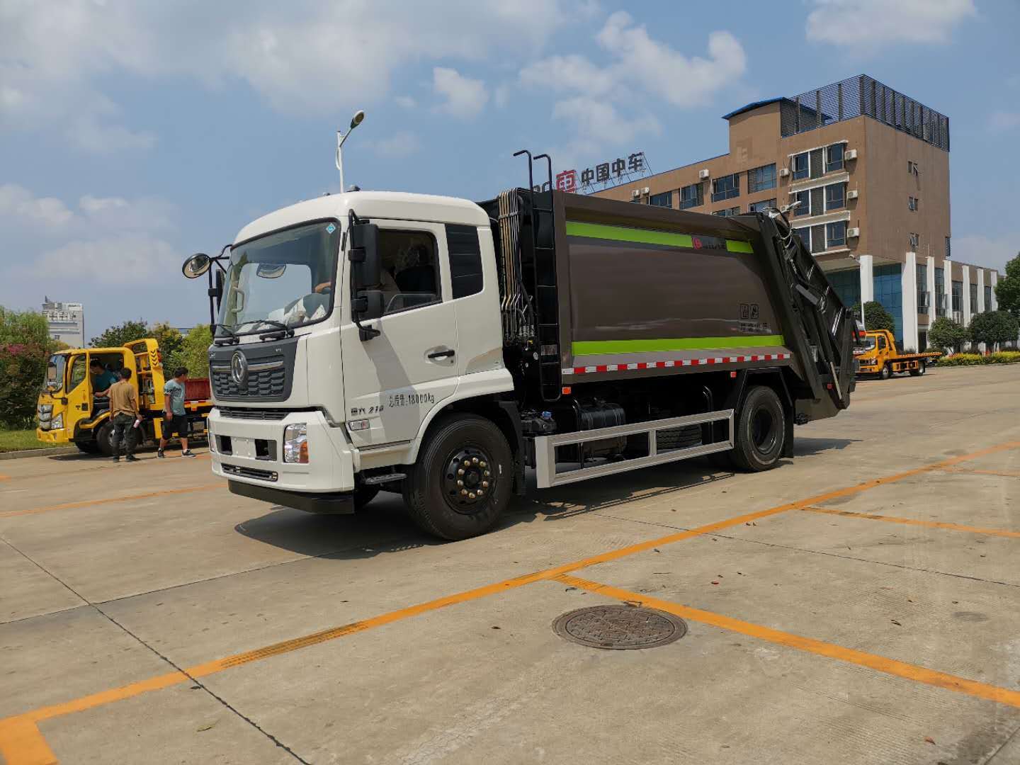 3吨后挂桶压缩垃圾车,5吨,8吨压缩式垃圾车楚胜垃圾车厂家报价