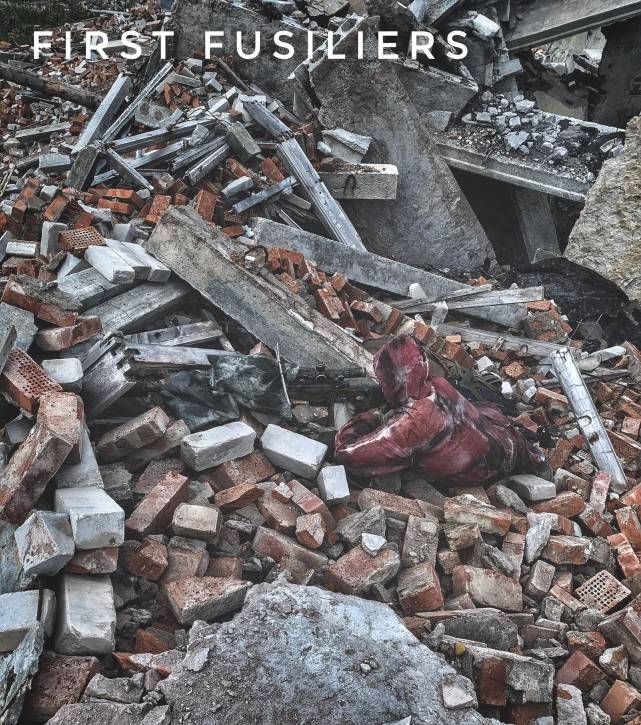 英军的城市伪装太可怕了,完全与周围环境融为一体,根本看不出来