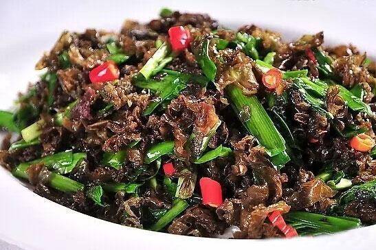 原创地皮菜和此物一起炒,视力好了,气血又红润,皮肤更加细腻光滑