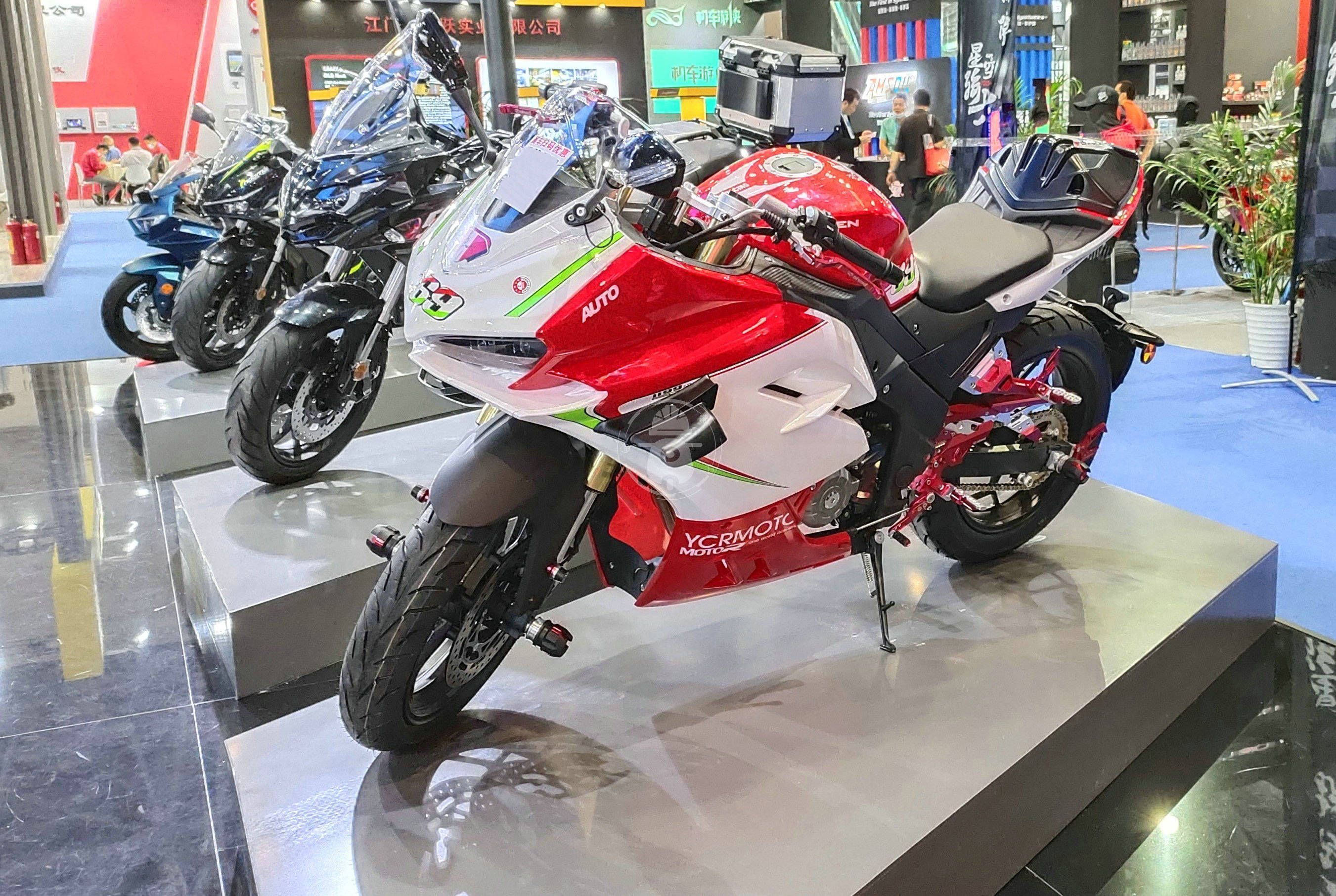 终于向杜卡迪下手了 诺马展台的"国产v4"跑车亮瞎眼