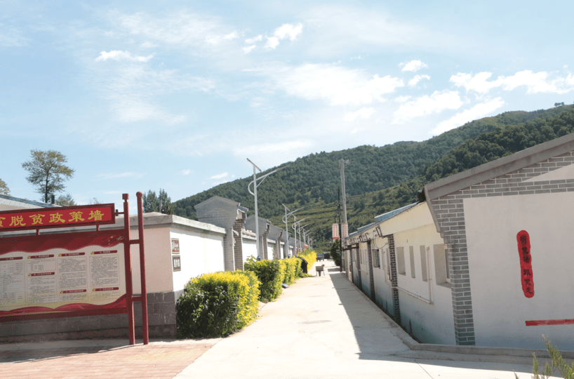 不忘初心带民富脱贫攻坚党旗红河北涞源北黄土岭村整村脱贫旧貌换新颜
