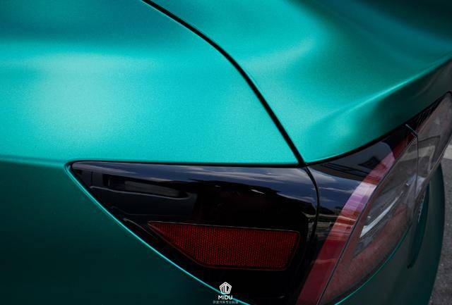 例如绿色改为哑光绿,电                        的电光祖母绿,这种