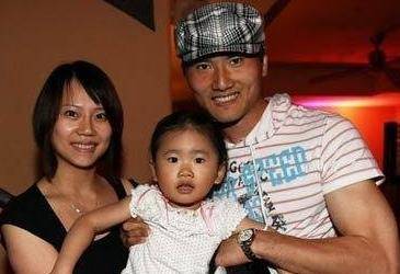 前国足球员邵佳一现状:38岁更稳重,生可爱女儿,妻子年轻貌美!