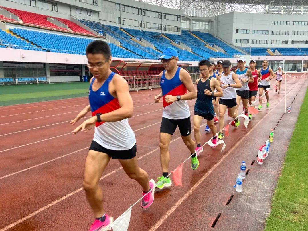 根據98跑俱樂部訓練計劃週末進行半馬測試.