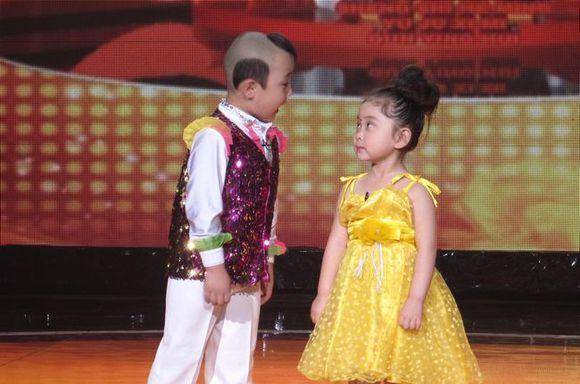 原创邓鸣璐邓鸣贺的妹妹继哥哥后成为赚钱工具现如今过得怎么样