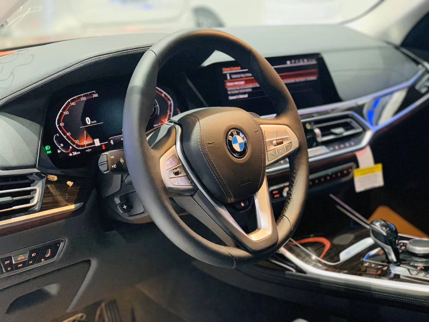 2020新款宝马x7价格划算 超大空间舒适加倍_方向盘