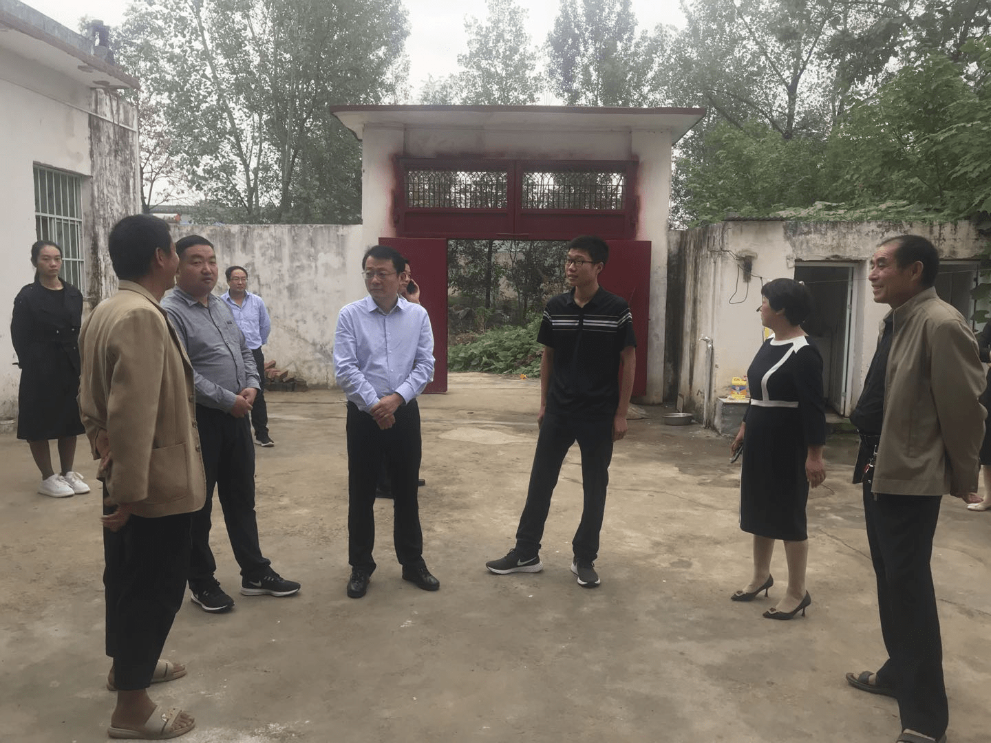 唐河县县委副书记县长贺迎到大河屯镇调研脱贫攻坚工作