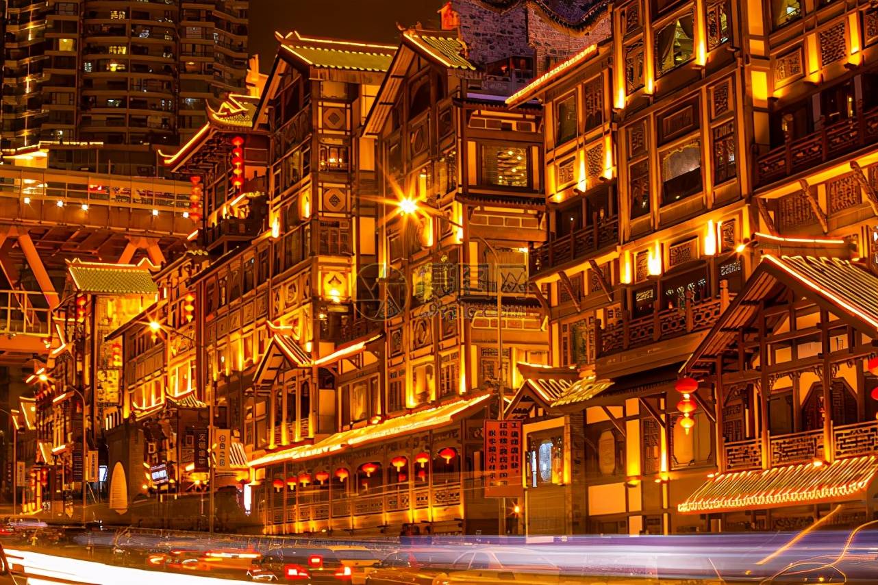 洪崖洞遇上二次元,用漫画风打卡洪崖洞80年代主题街区