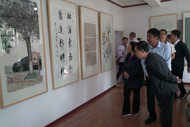 雄县举办"翰墨颂盛世 丹青绘雄州"迎国庆书画展