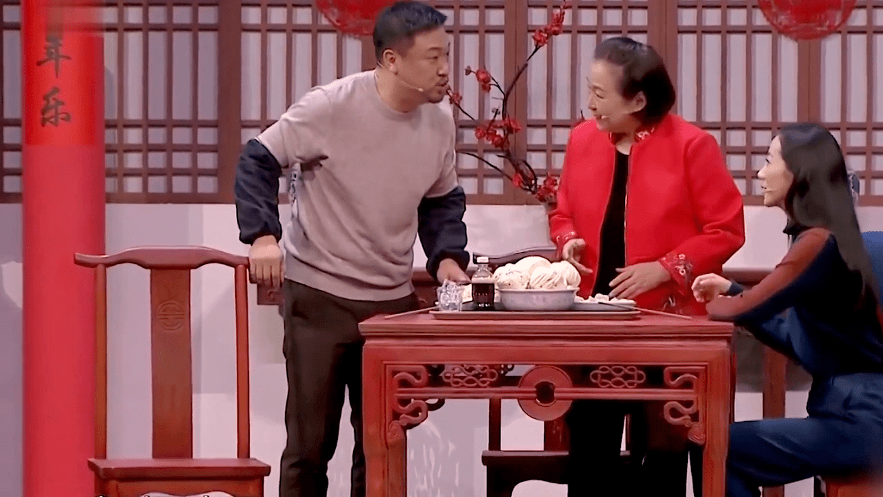 小品爱回家第8段韩雪贾冰方芳爆笑表演欢笑声不断