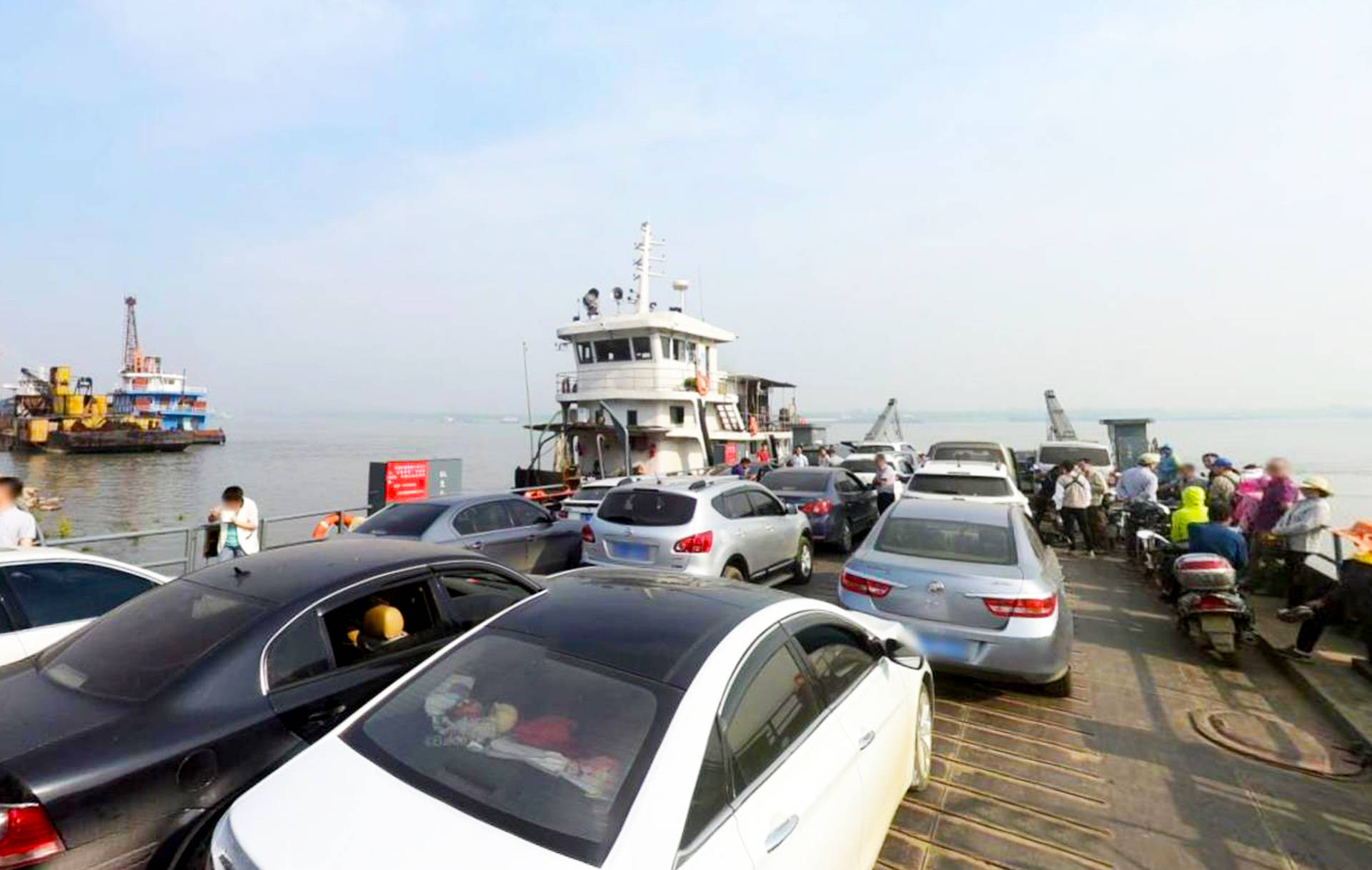 国庆假期游武汉,跟着汽车水上跑,在青山长江边上体验汽渡_手机搜狐网