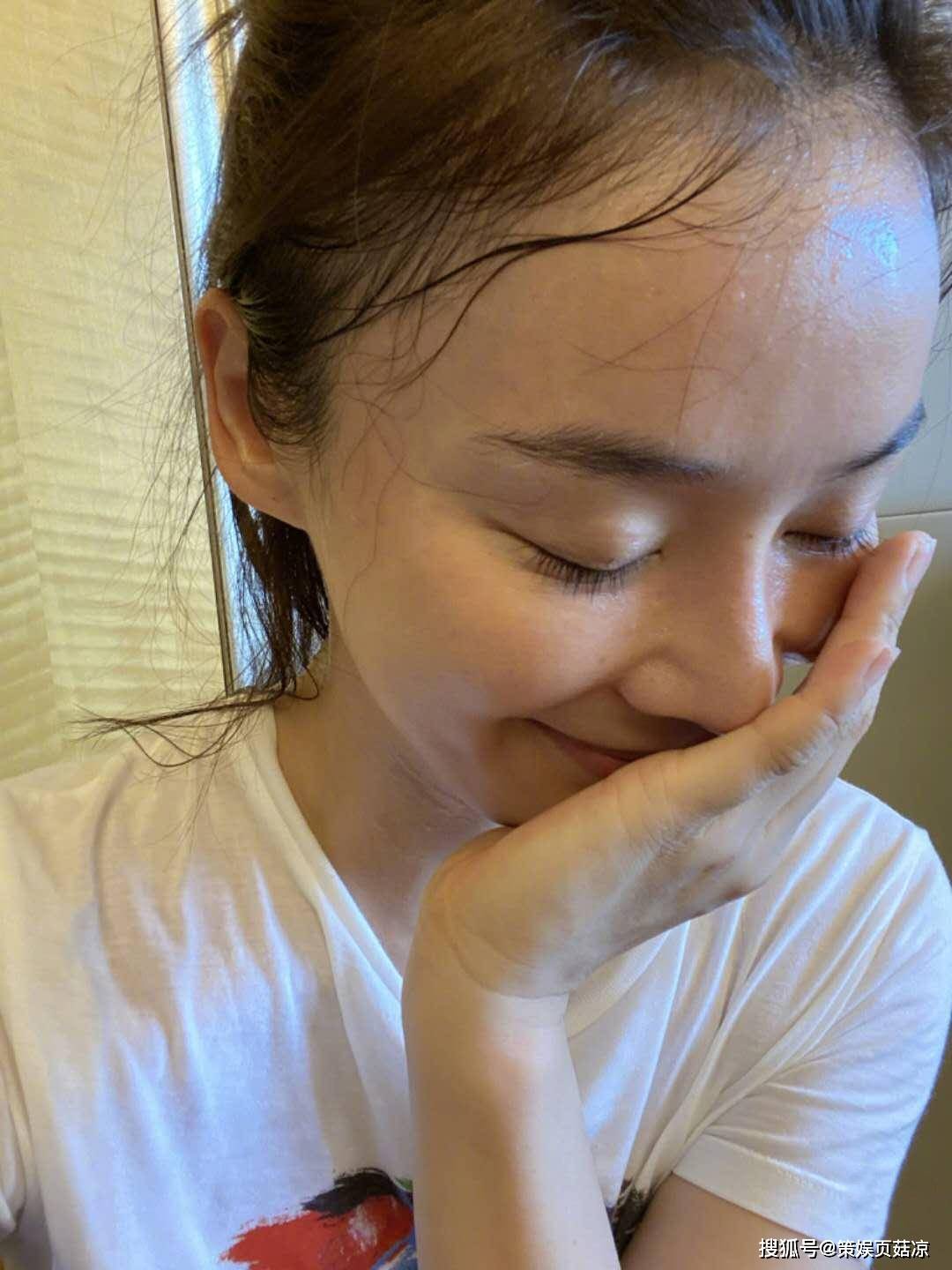 32岁张钧甯晒图书照,佛系人生演艺之路不温不火,感情至今成谜