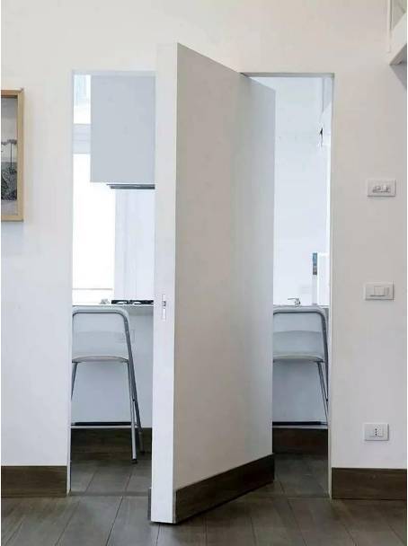 翻转式推拉式平开式隐形门是最为常见,安装较为简单的.