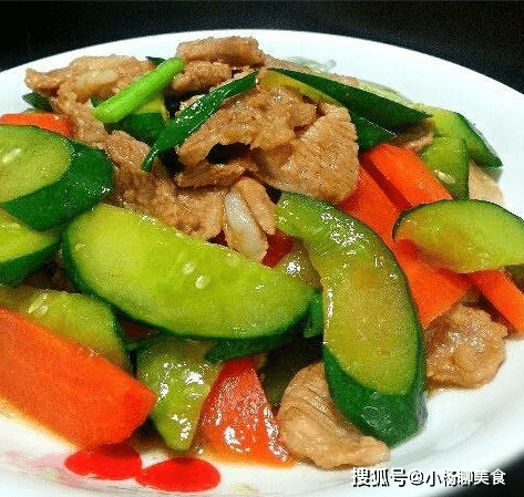 胡萝卜青瓜炒肉片