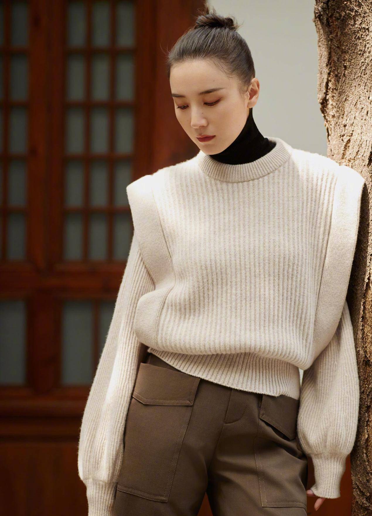 宋佳穿衣有格调一袭温暖的焦糖色秋日穿搭秀出优雅迷人魅力