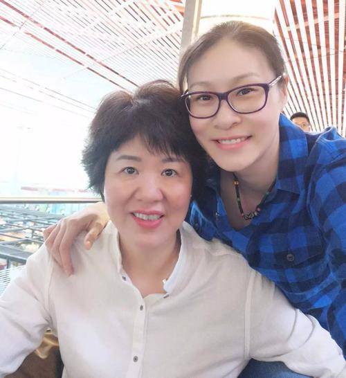 陈忠和名下的第一副攻,曾有"玻璃美人"之称,如今39岁依旧单身