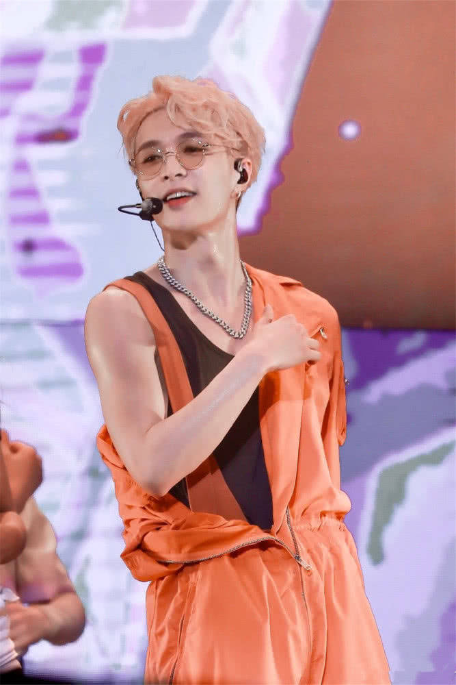 原创男明星露肩装造型王一博张艺兴可爱看到肖战惊艳了