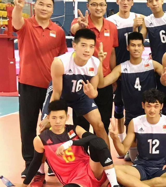 00点以后,男排队员们都着火了,195大长腿山东小哥真不错_手机搜狐网