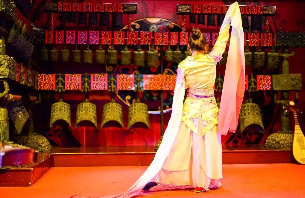 20分钟)每天中午12点景区还准备了技艺精湛的曲乐杂技表演劲爆热舞