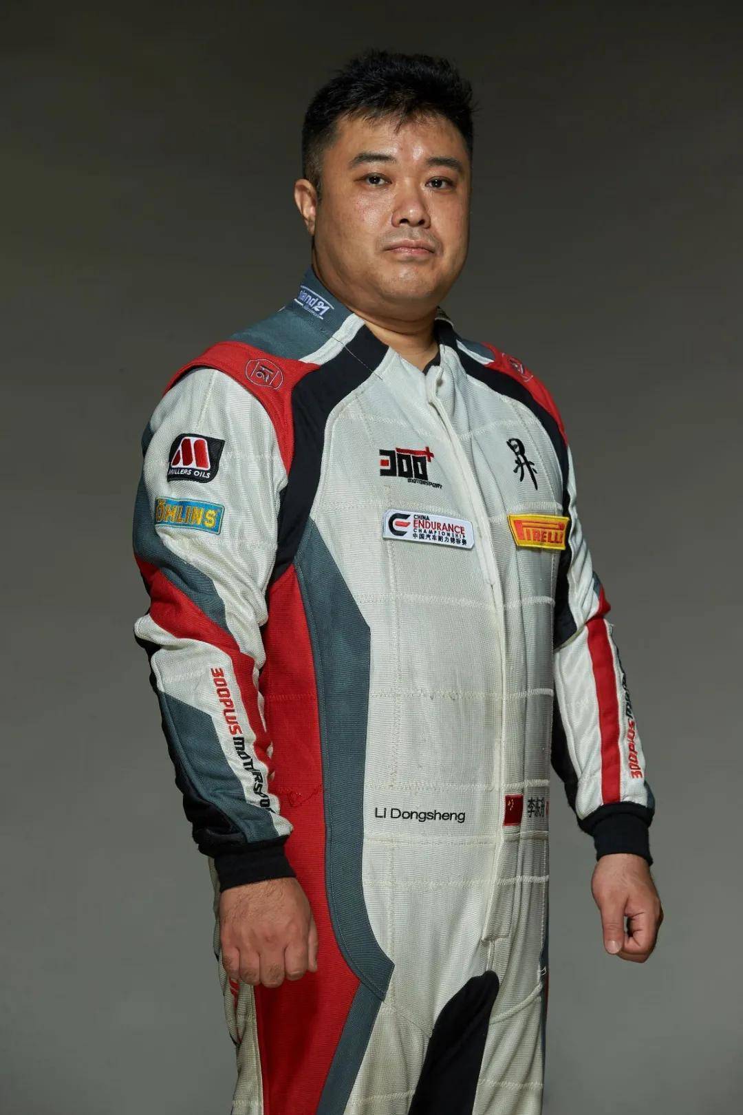 由李东辉,杨若禹,吕威,李东升,周立源一共5位车手组成2个车组参赛