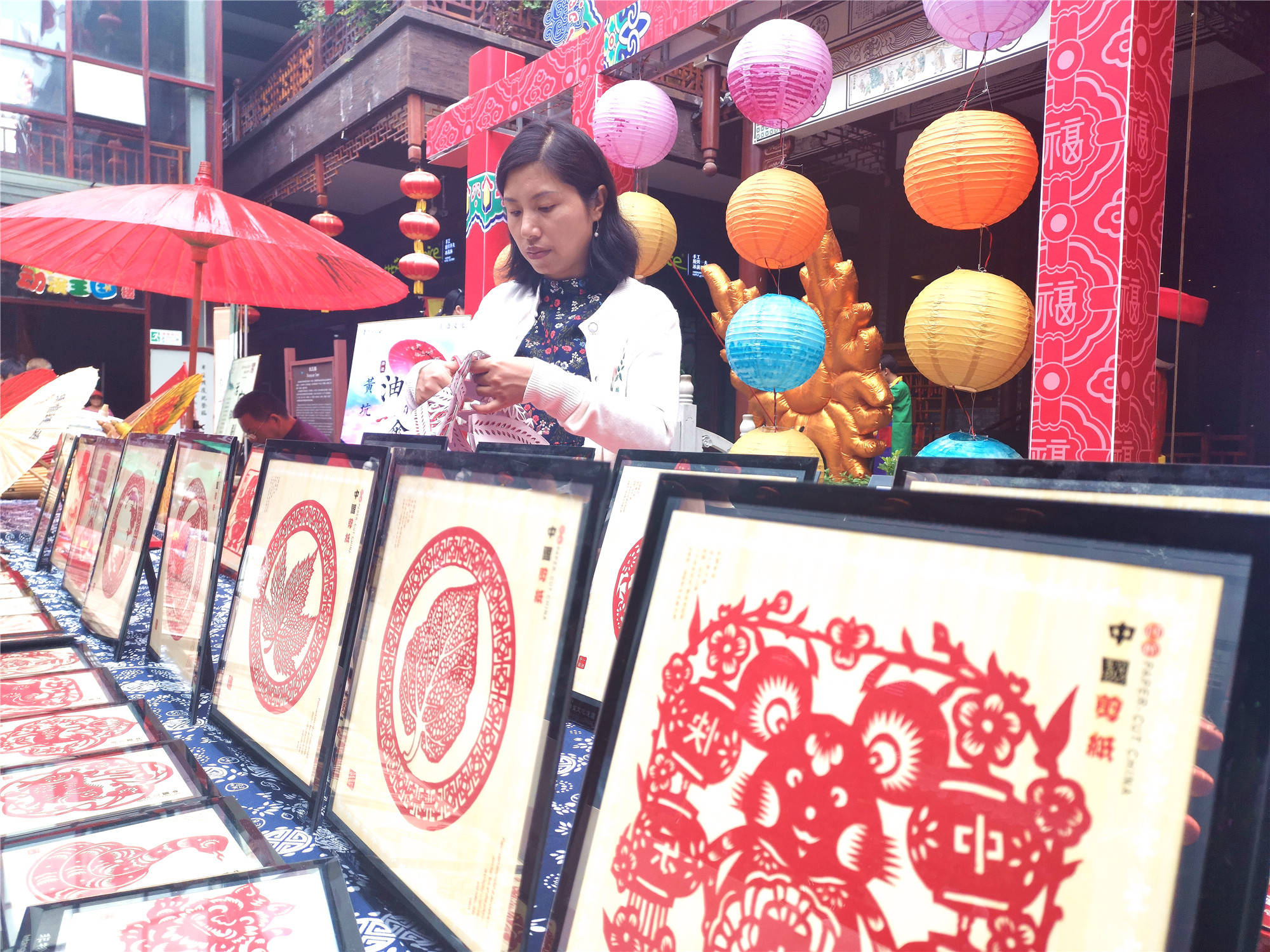 吉安民俗文化:新干剪纸 多角度多层面反映当地社会生活和民俗风情