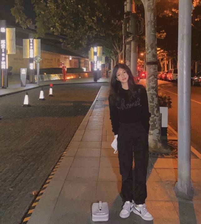 华为千金姚思为女团添新成员,李嫣闺蜜周巴黎站c位,有何背景?