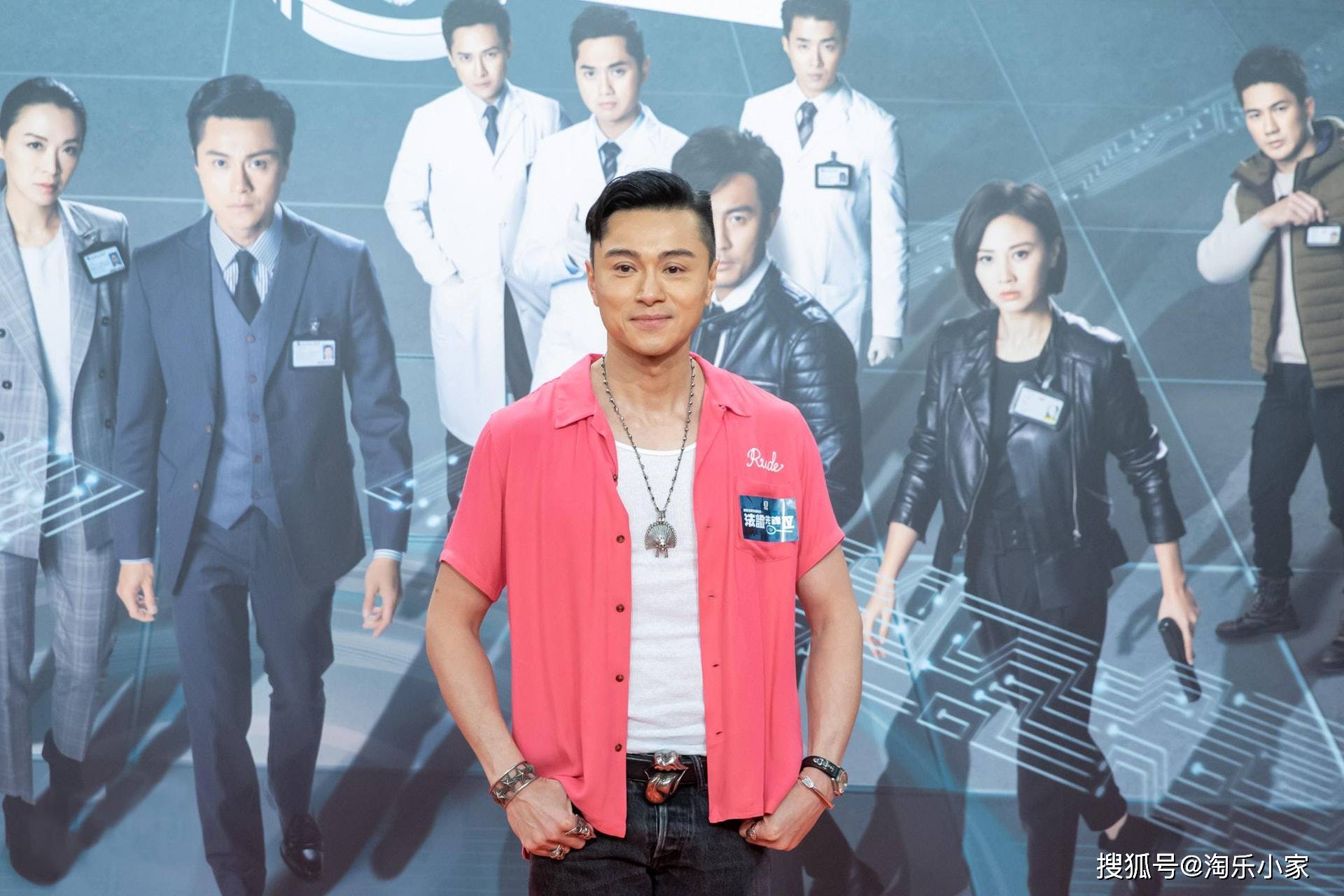 1995年,当时18岁的黎思嘉参加亚洲小姐竞选并获得季军,获奖后签约亚洲